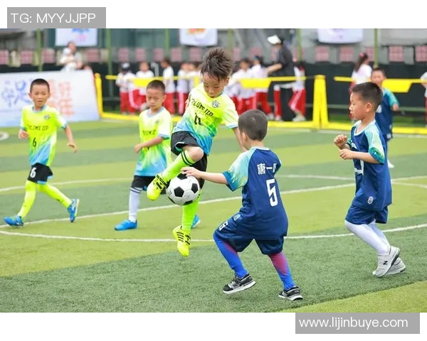 足球明星的高清瞬间揭秘让你领略他们的魅力与风采